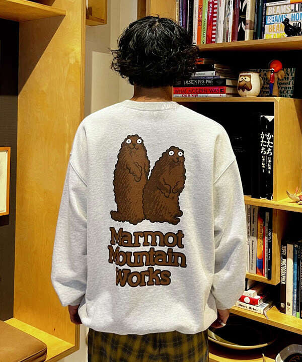 Marmot × BEAMS〉 バックに大きく描かれたマーモットのイラストに注目