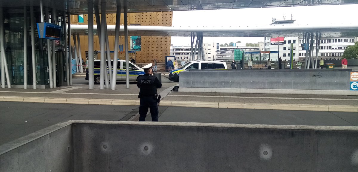 Emil_Blume's tweet image. Verdächtiges Gepäckstück am #ZOB in #Wuppertal