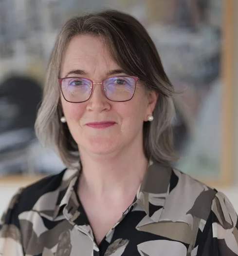 DCU's tweet photo. A huge congratulations to DCU Alumna Sinead McPhillips who has been appointed as the new Secretary General for the Department of Agriculture
@agriculture_ie
Her sister Oonagh McPhilips is Sec Gen of Dept of Justice - a first for Govt departments!  Read: https://t.co/vKEByJOOZS https://t.co/sonRxAs2FP