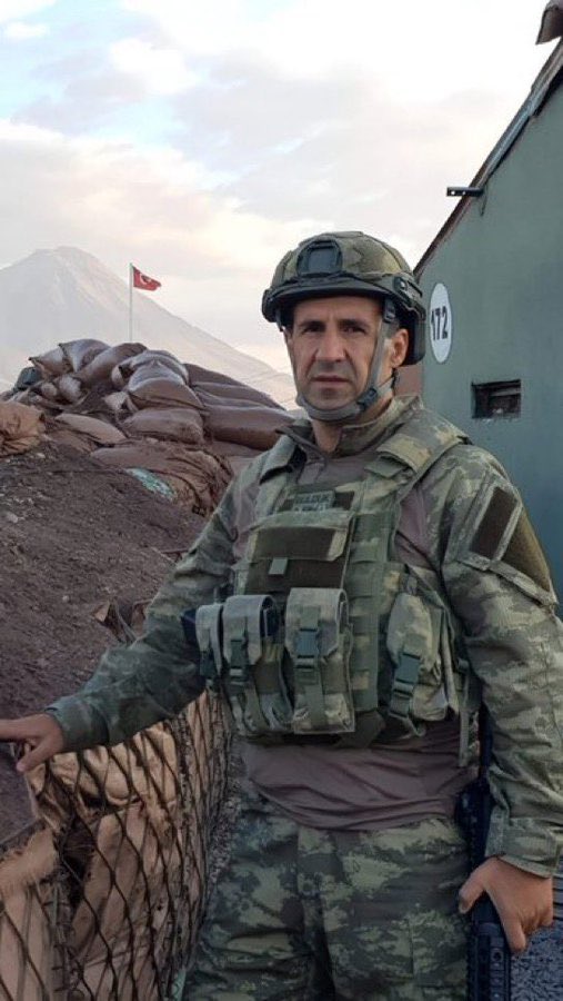 "Eğilmiyor diye,kurdu hor görüp,
İti el üstünde tutan utansın!"
#OrkunÖzellerYalnızDeğildir