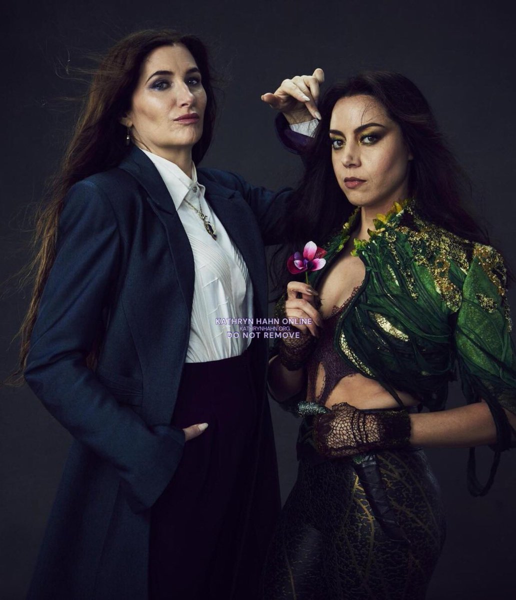 “she’s mine” ass pose.. we KNOW agatha damn