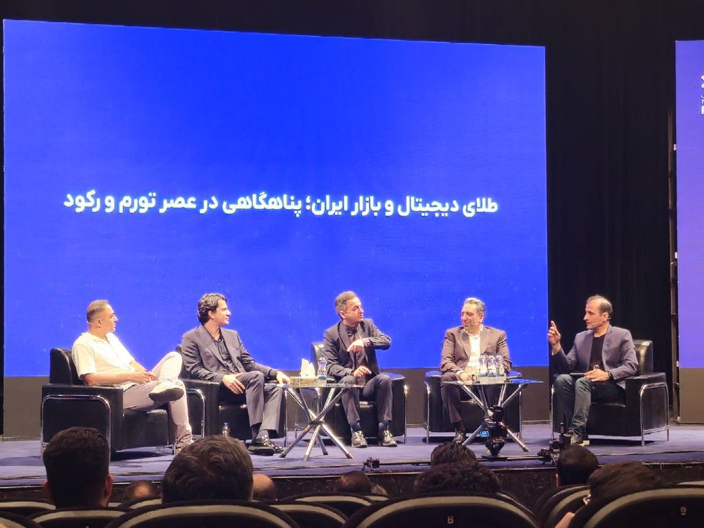 🔺«بانک مرکزی که موجب کاهش ارزش دارایی ریالی ما می‌شود، آخرین نهادی است که باید نگران اصالت طلای عرضه شده در پلتفرم‌ها باشد.»

این جمله را خالقی، پژوهشگر اقتصاد سیاسی، در رویداد فیناپ گلد مطرح کرد. او معتقد است امکان ندارد اجازه رشد این پلتفرم‌ها داده شد، مگر اینکه شبه دولتی