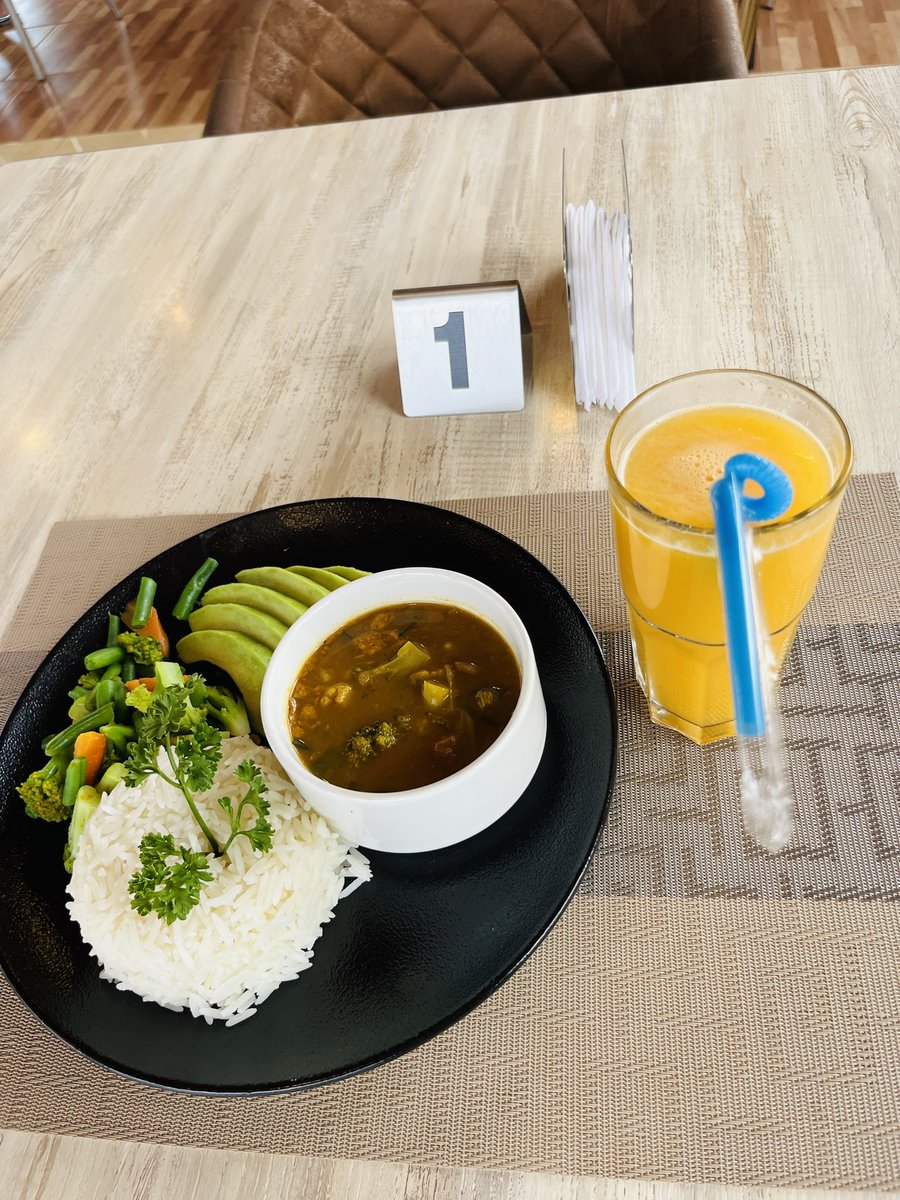 GillianNahwera's tweet photo. Steamed rice + vegetable curry = a match made in foodie heaven 🍛🔥 absolutely soul-warming. 😍✨ 
Get this from @AuleCafe256 at only UGX 30,000 

Order on 📞
0773 850797
0700 882080
0775 129193 @AuleCafe256 
📍Naalya Total 2nd Floor
Opposite Quality Supermarket https://t.co/hxdCsvVm6r