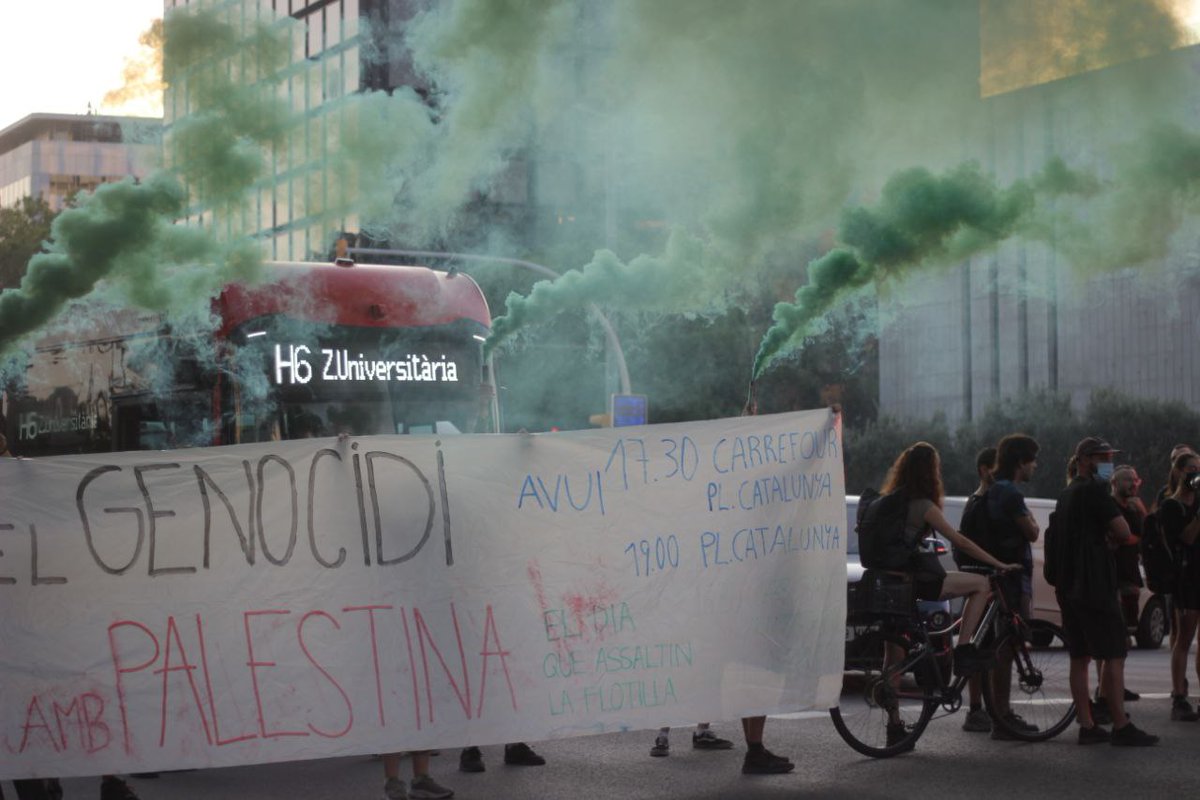 ⚠️ Tallem la diagonal a Les Corts! ⚠️

Cap normalitat fins que s'acabi el genocidi i Palestina sigui lliure! Amunt les que lluiten. 🇵🇸