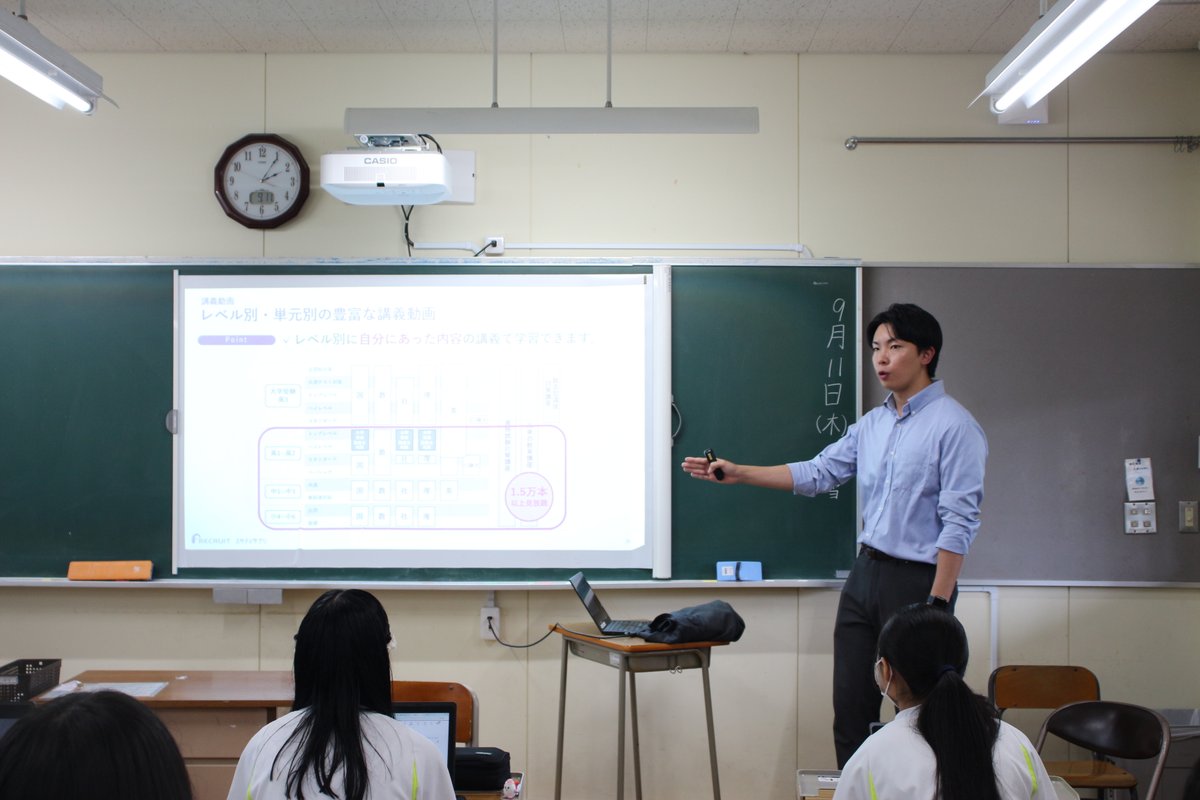 aratohighschool's tweet photo. 9月1１日（木）スダディーサプリ研修会がありました。
8日月曜日に受けた到達度テストの結果を見てこれからのスタディーサプリの使い方や勉強方法など教えて頂きました。これからのスタディーサプリの勉強に繋がる貴重な授業でした。
総合文化部パソコン班 https://t.co/qBAEKA5uyk