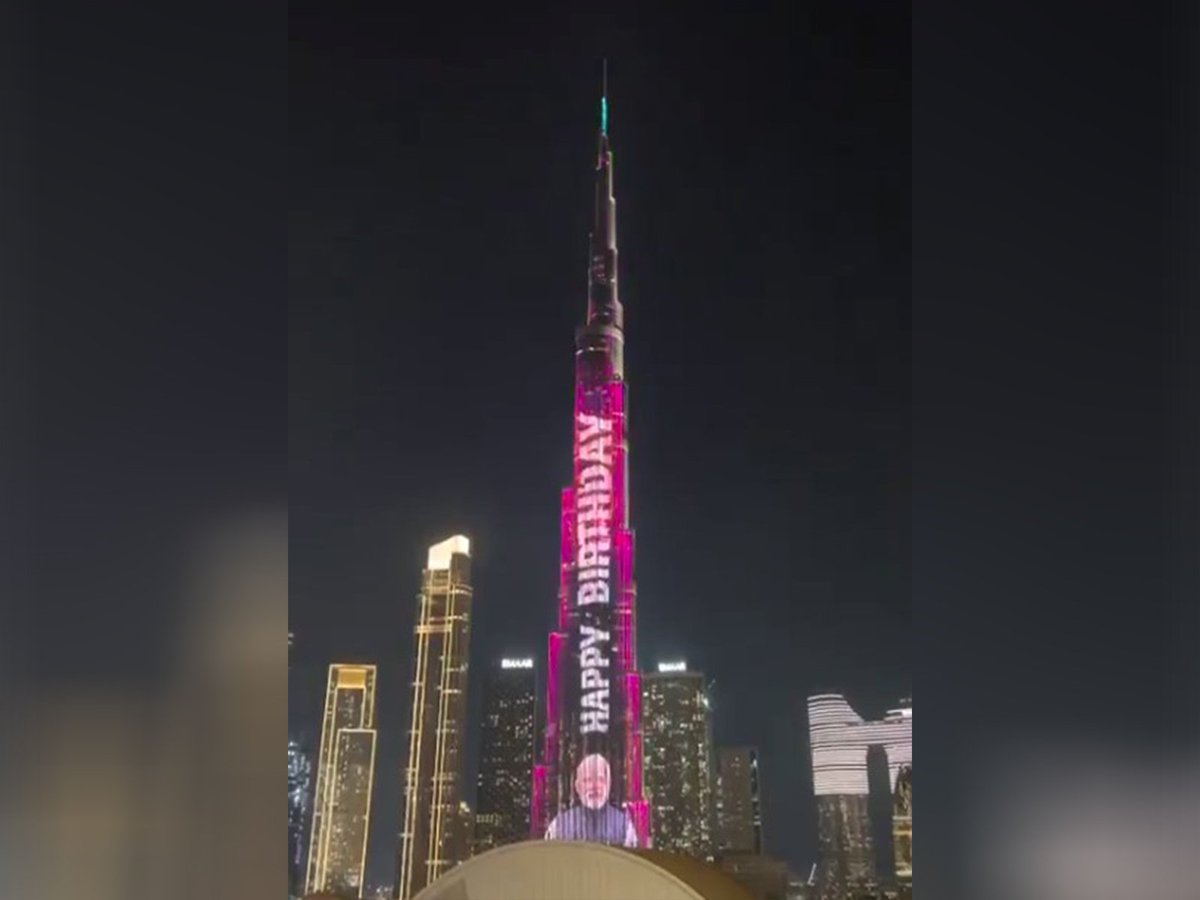 iGorilla19's tweet image. Dubai&apos;s Burj Khalifa lights up to celebrate PM Modi&apos;s 75th birthday.
#PMModi75