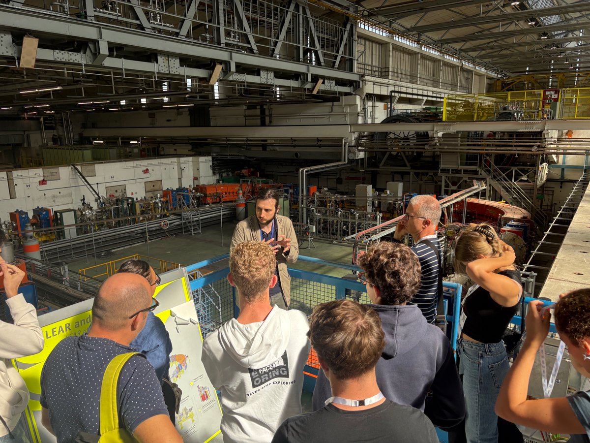 UniVerona's tweet photo. Viaggio premio al @CERN per 33 studentesse e studenti delle scuole superiori di #Verona e #Vicenza. 
Leggi l'articolo su #UnivrMagazine > https://t.co/3aSDxnjtUK https://t.co/7wCkuugjzB