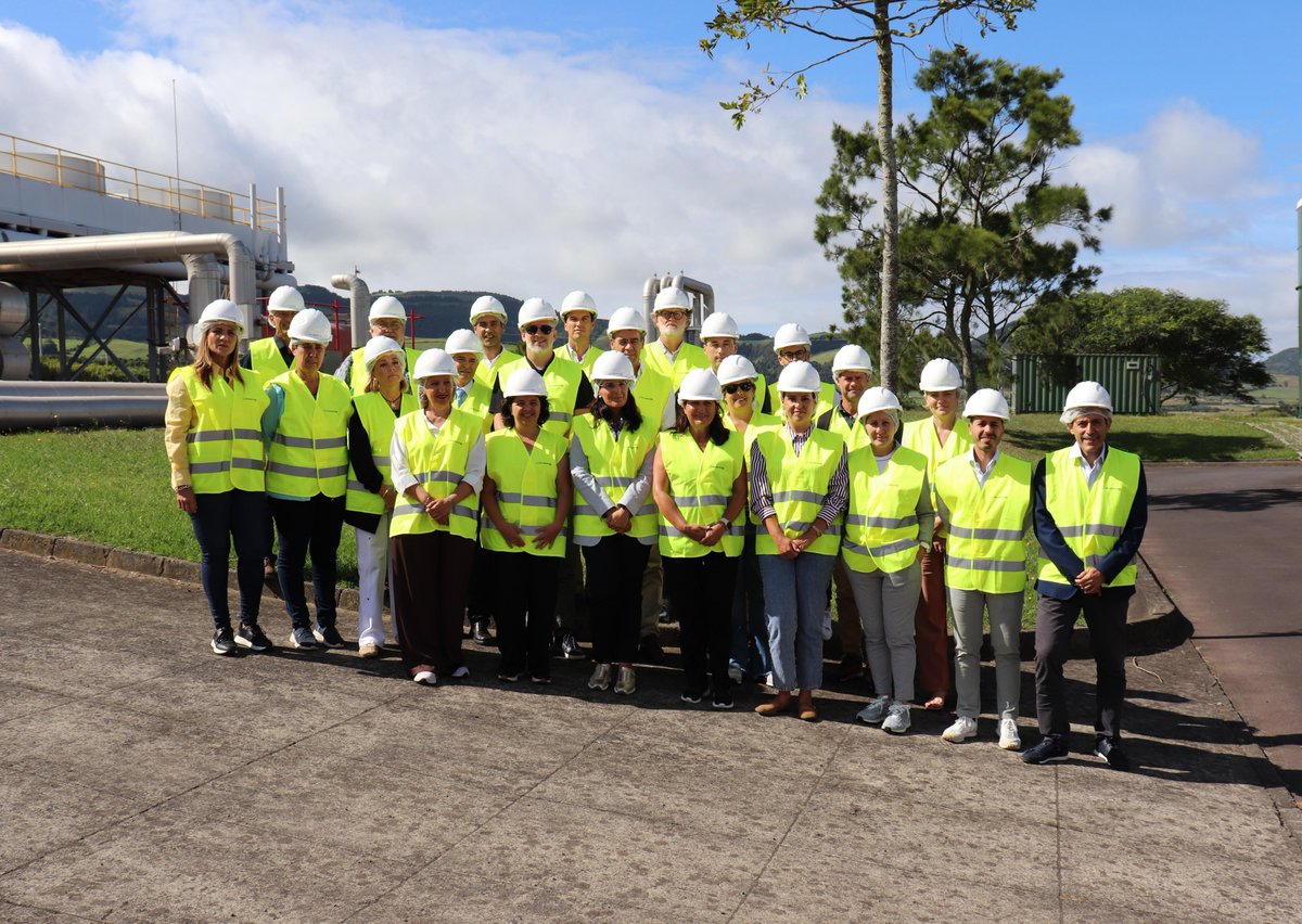 ♻️⚡ #SOSTENIBILIDAD 𝗧𝗲𝗻𝗲𝗿𝗶𝗳𝗲 𝘀𝗲 𝗶𝗻𝘀𝗽𝗶𝗿𝗮 𝗲𝗻 𝗲𝗹 𝗺𝗼𝗱𝗲𝗹𝗼 𝗱𝗲 𝗔𝘇𝗼𝗿𝗲𝘀 𝗽𝗮𝗿𝗮 𝗶𝗺𝗽𝘂𝗹𝘀𝗮𝗿 𝗹𝗮 𝗚𝗲𝗼𝘁𝗲𝗿𝗺𝗶𝗮 𝗲𝗻 𝗖𝗮𝗻𝗮𝗿𝗶𝗮𝘀.

✔️ Una delegación del consorcio público-privado 𝗘𝗻𝗲𝗿𝗴í𝗮 𝗚𝗲𝗼𝘁𝗲́𝗿𝗺𝗶𝗰𝗮 𝗱𝗲 𝗖𝗮𝗻𝗮𝗿𝗶𝗮𝘀