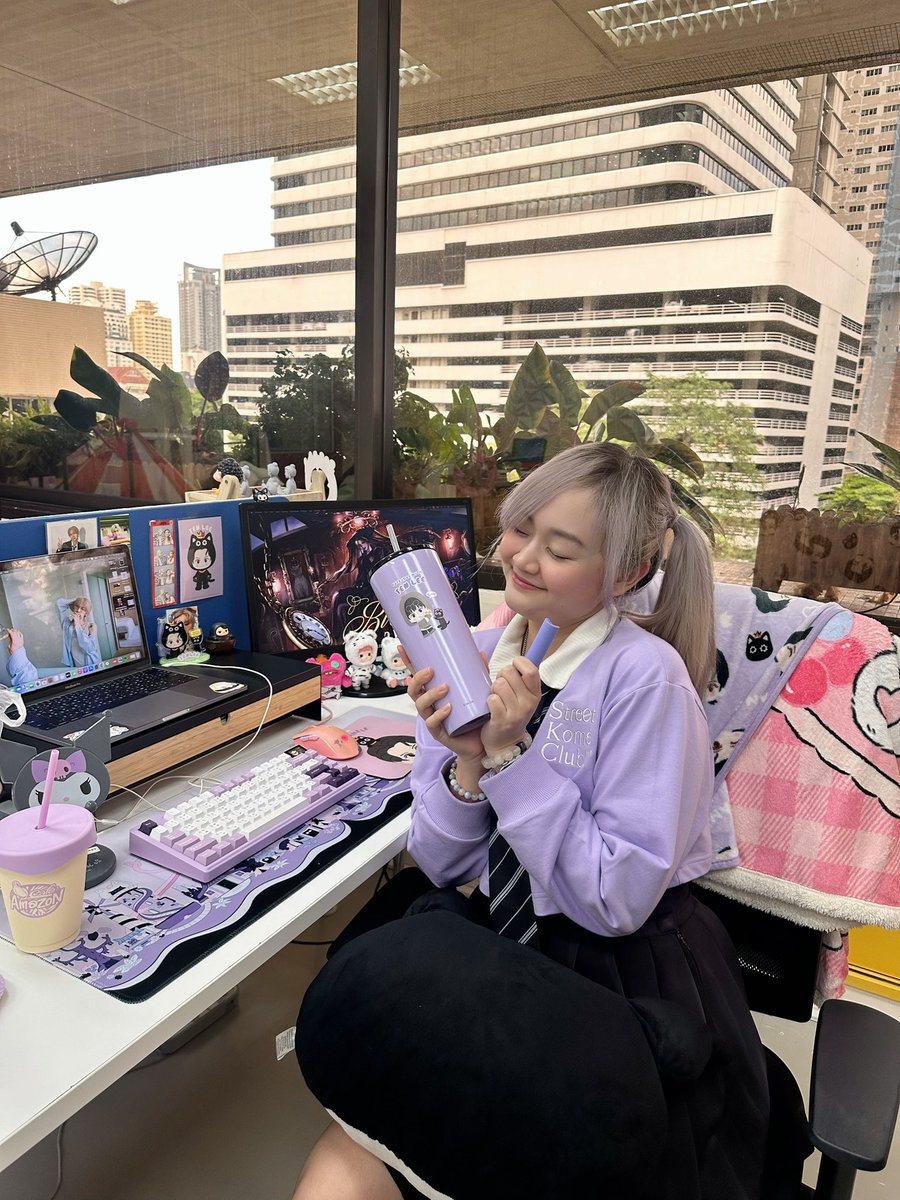 แล้วเพิ่งสังเกต วันนี้ชั้นเป็นผู้หญิงสีม่วงล์มาก 55555555 💜