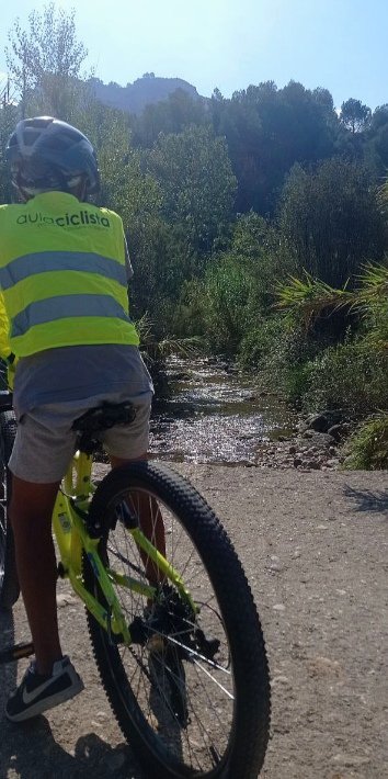 🔊 Comenzamos una nueva edición de 🚴🏻‍♀️#AulaCiclista en la provincia de #Castelló, en las localidades de #Tales y #Ludiente, con el alumnado del #CRAEspadàMillars

🌱 #PatrimonioNatural, #MovilidadSostenible y #Ciclismo, los colegios rurales asociados pedalean un año más en 🚲#bici