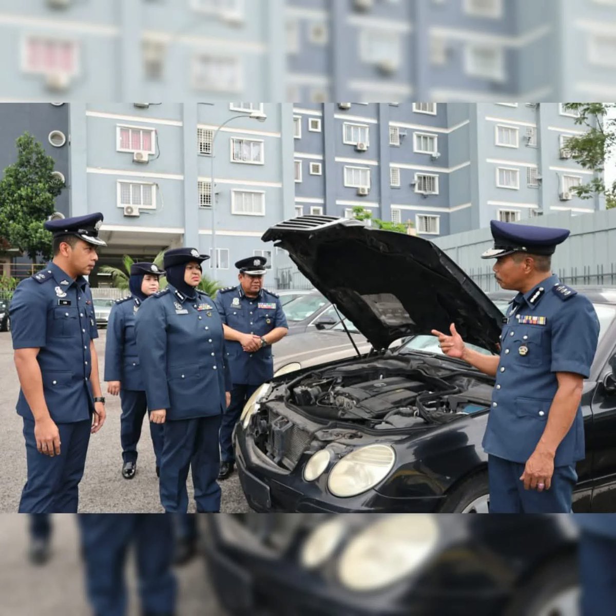 FreeMsian's tweet photo. Buat kes memang elok. Sita 32 buah kereta. Tapi semua model lama tu.. 
merc tahun 2002-2009. BMW pun model lama lama 2010. Audi pun model 2007. Sebelum serbu setting dulu ke apa 😅 ke ambil hanya model yg tak laku (takda org beli)? Tanya je. https://t.co/kD4OD3k8Qn