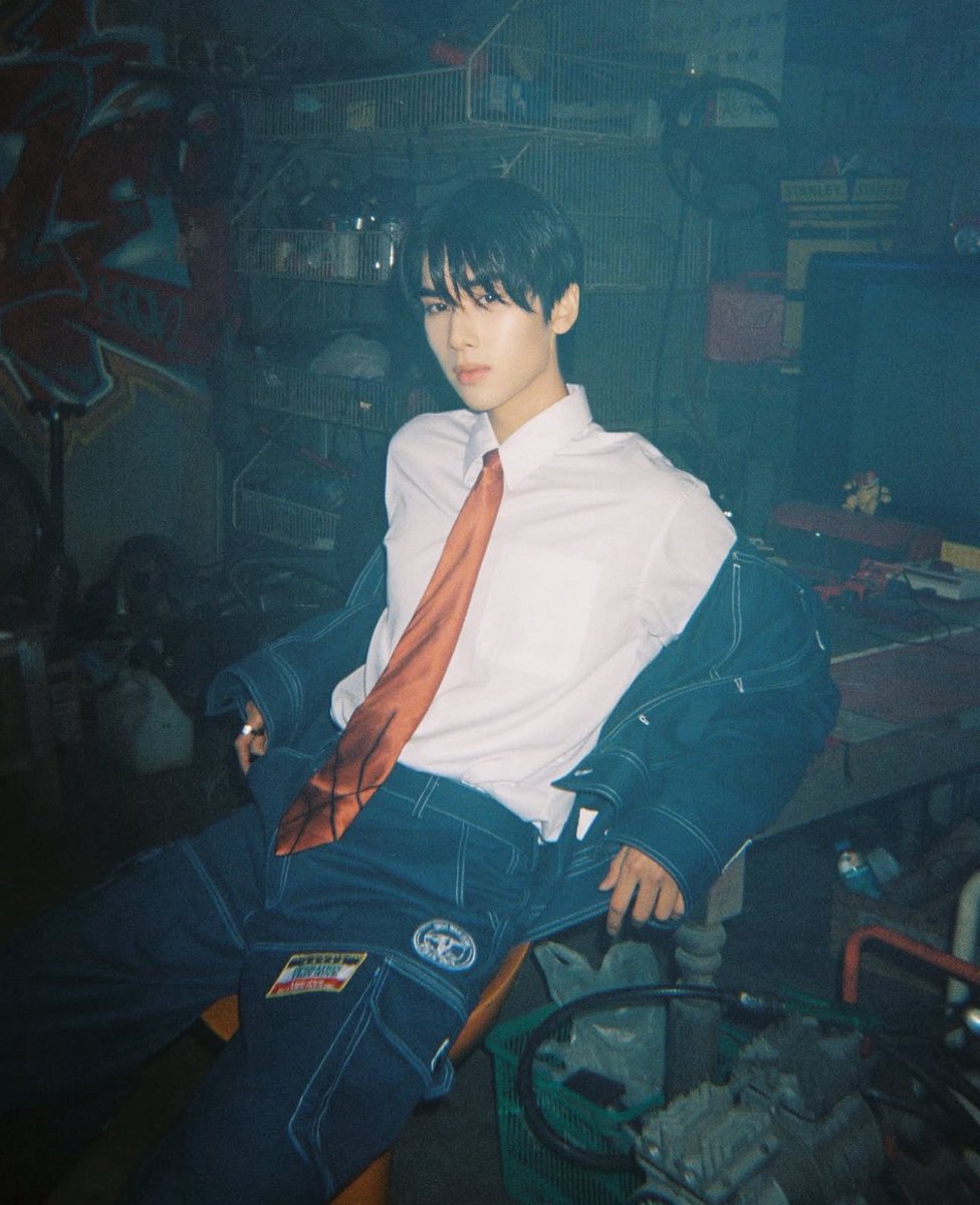 dunknatachai's tweet photo. Thank you everyone for the big support on my first ever solo song! More good things will definitely come. Promise you on that 😉 😘 #FastLoveMV_1M https://t.co/ZfH8wWKNGn
