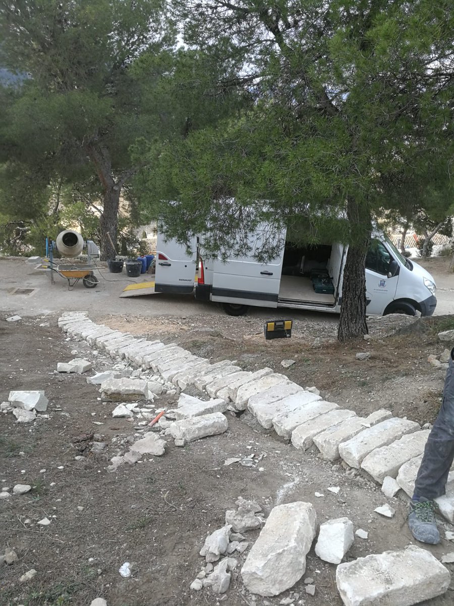 Biarsensacion's tweet image. Desde noviembre 24 hasta agosto de 25, el Ayuntamiento #Biar ha tenido a 3 trabajadores en #EMPUJU.

&amp;lt;&amp;lt;Contratación de personas desempleadas menores de 30 años Comunidad Valenciana, subvención 51.036 €&amp;gt;&amp;gt;

Algunas fotos de los trabajos.
@GVAlabora #labora #Biarbellezainterior