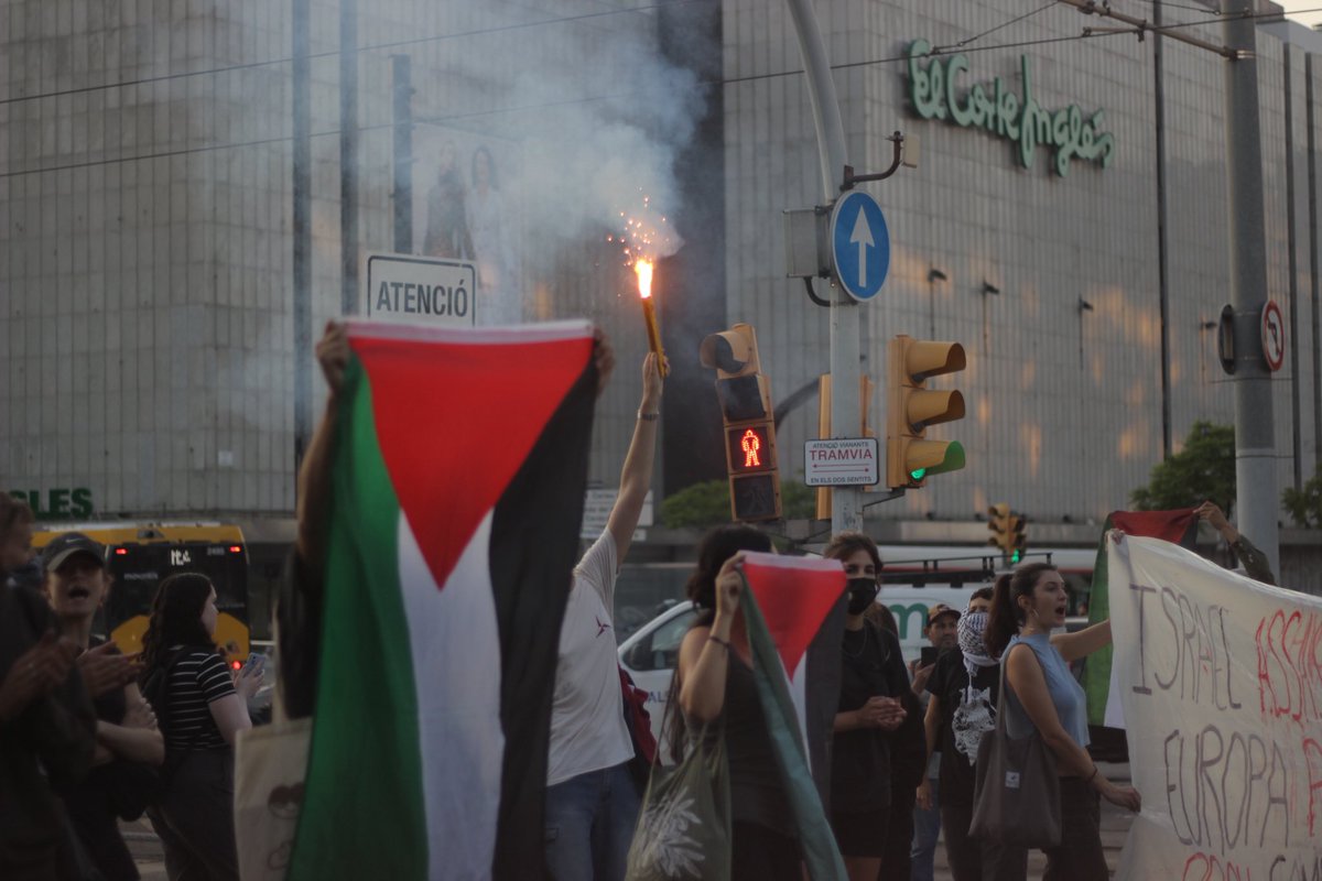 🇵🇸 Tallem els carrers, buidem les aules i els llocs de treball, no seguim amb normalitat 

Primeres accions de la jornada de lluita contra el genocidi i per la llibertat del poble palestí #18S 

Prou complicitat!