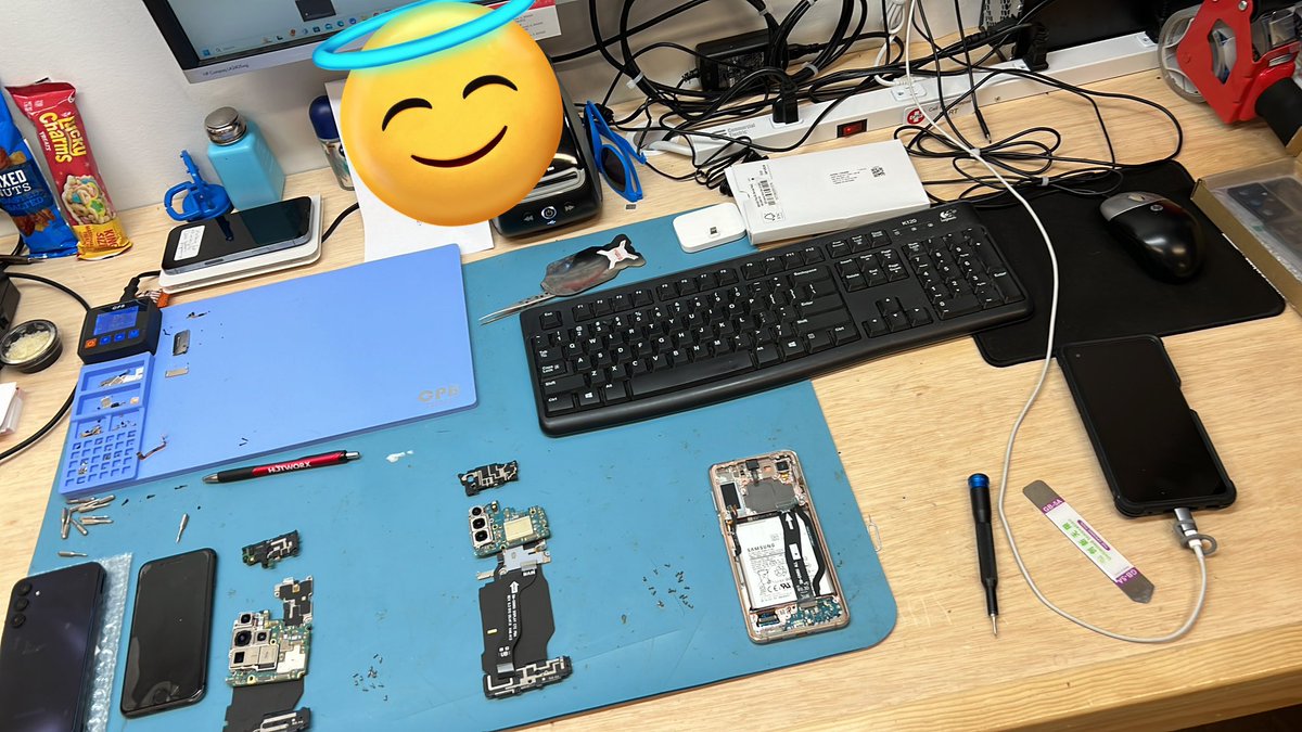 realunlocks's tweet image. At work