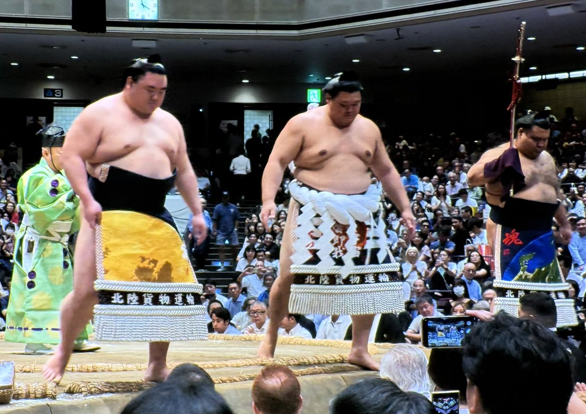 秋場所2025五日目 #大の里 #化粧まわし #横綱土俵入り 大の里の三揃い