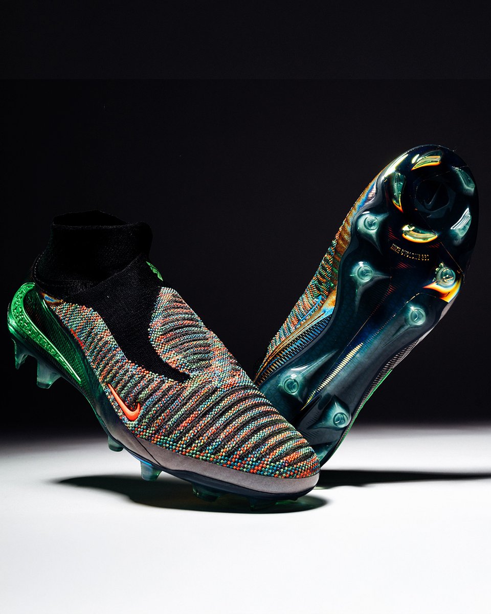 futbolemotion's tweet photo. ⚽ Nike Phantom 6 x EA SPORTS FC 🎮
Después de 7 años… vuelve una colaboración mítica ⚡
Phantom 6 x EA SPORTS FC, el capítulo 4 de una saga que une fútbol y videojuego en unas botas.
🗓️ 29.09 en Fútbol Emotion.
--
#futbolemotion #nikefootball #phantom6 #easports #eafc https://t.co/uEAGVjPAxV