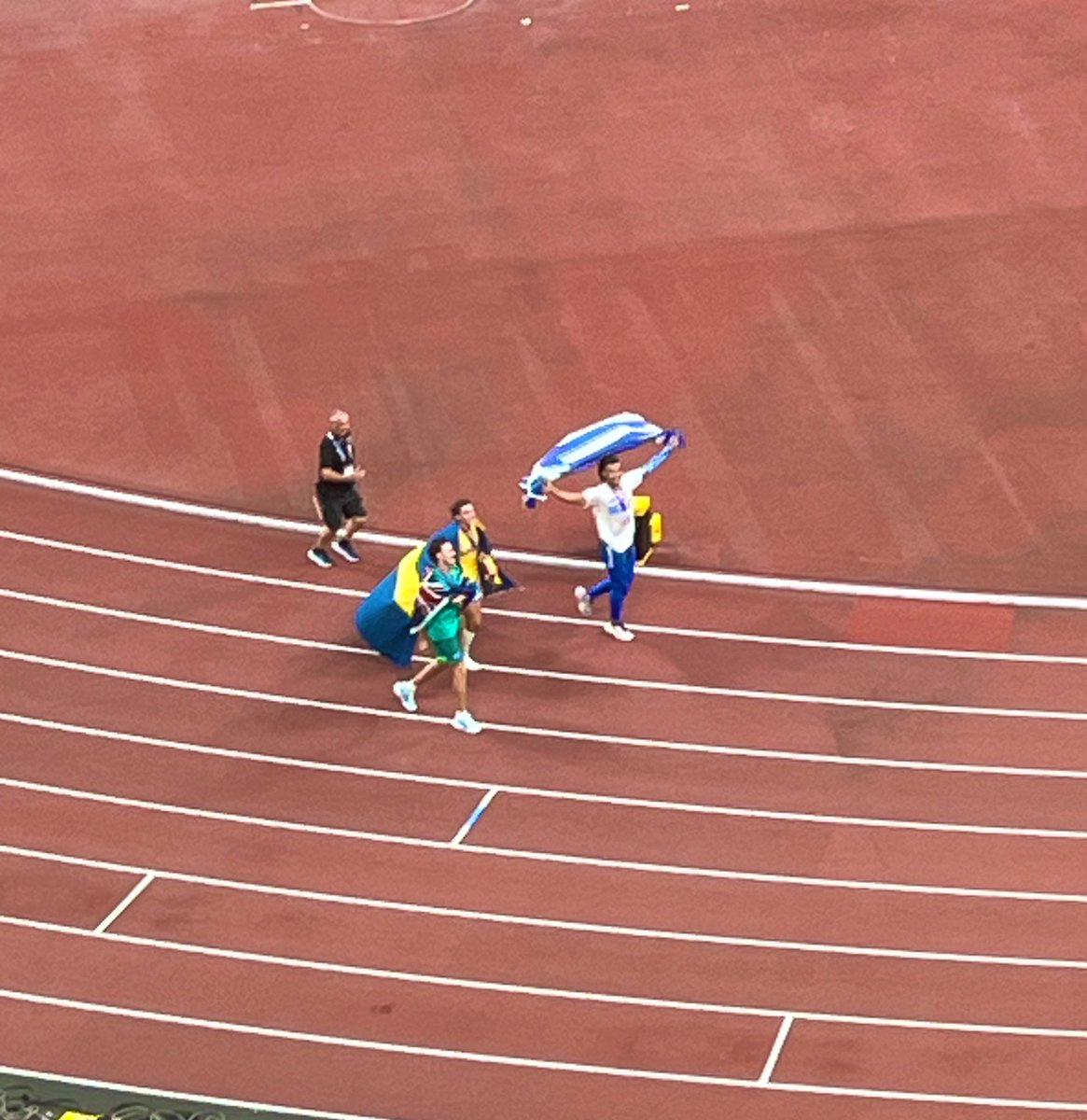 ansqueenwer's tweet image. 世界陸上2025 Tokyo
毎日、いろんなドラマを
ありがとうございます😊

前回はオッシュマンズでの
セルゲイ・ブブカ選手のサイン会に
参加してて
今回は、デュプランティス選手の
世界新6m30cmを目撃できました

棒高跳び、ぜひこれからも
応援お願いいたします
みんな仲良いんだよ〜