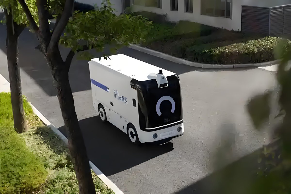 CNBizInsider's tweet image. China&apos;s autonomous delivery vehicle market surges! 📈 New entrants like Desay SV &amp;amp; Minieye (&quot;Xiaozhu&quot;) challenge leaders Neolix &amp;amp; Zelos. 🔥 Rising labor costs + policy boost fuel massive leap. #AutonomousDelivery #LogisticsTech

chinabizinsider.com/chinas-autonom…