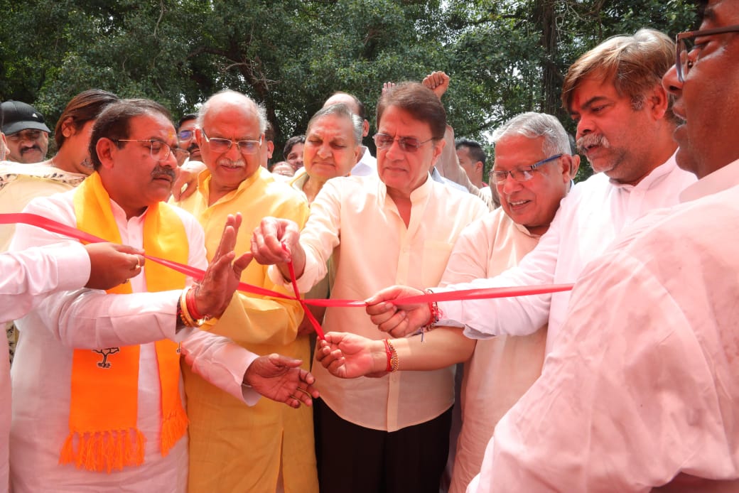 arungovil12's tweet image. आज मेरठ के गवर्नमेंट इंटर कॉलेज में सेवा पखवाड़े के अंतर्गत प्रधानमंत्री श्री नरेंद्र मोदी जी के बचपन से लेकर अब तक की जीवन यात्रा को दर्शाते हुए एक छायाचित्र प्रदर्शनी का उद्घाटन किया। इस अवसर पर महानगर अध्यक्ष श्री विवेक रस्तोगी जी, पूर्व सांसद श्री राजेंद्र अग्रवाल जी, कैंट…