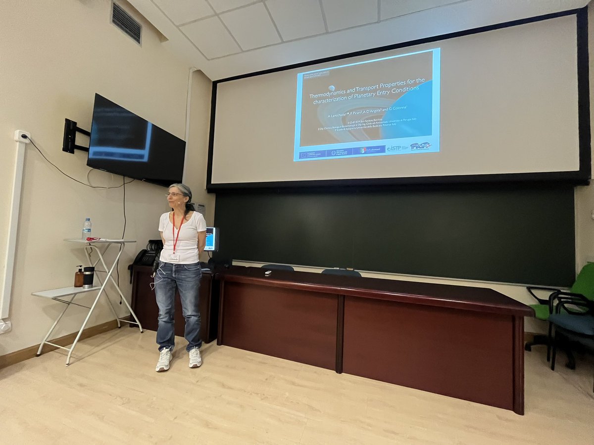 La primera charla de la última jornada del #SECSMol <a href="/CSIC/">CSIC</a> #IFF correrá a cargo de Annarita Laricchiuta <a href="/CNRsocial_/">CNR Consiglio Nazionale delle Ricerche</a> Bari que habla de Transport properties for the characterization of planetary entry conditions #CampusSerrano
