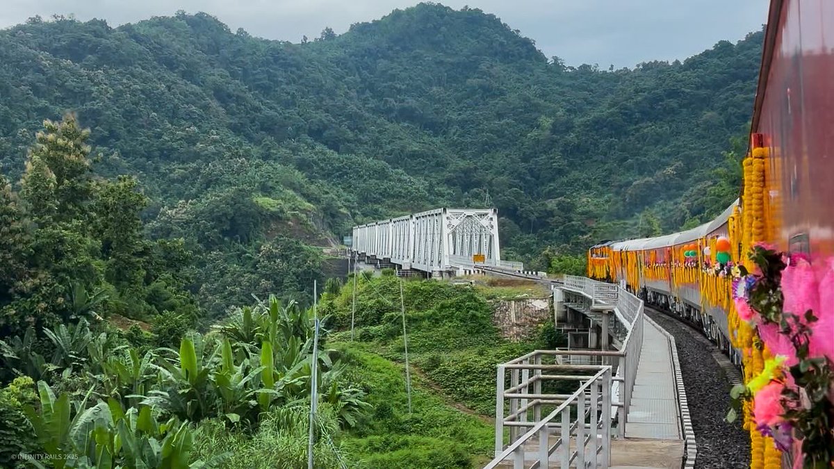 InfinityRails's tweet image. The #Sairang - #Bairabi section is a masterpiece of engineering !

From bridges taller than #QutubMinar to endless tunnels, lush valleys &amp;amp; deep gorges. This route offers unmatched beauty, making it a must visit for anyone traveling to #Northeast India !

(2/3)