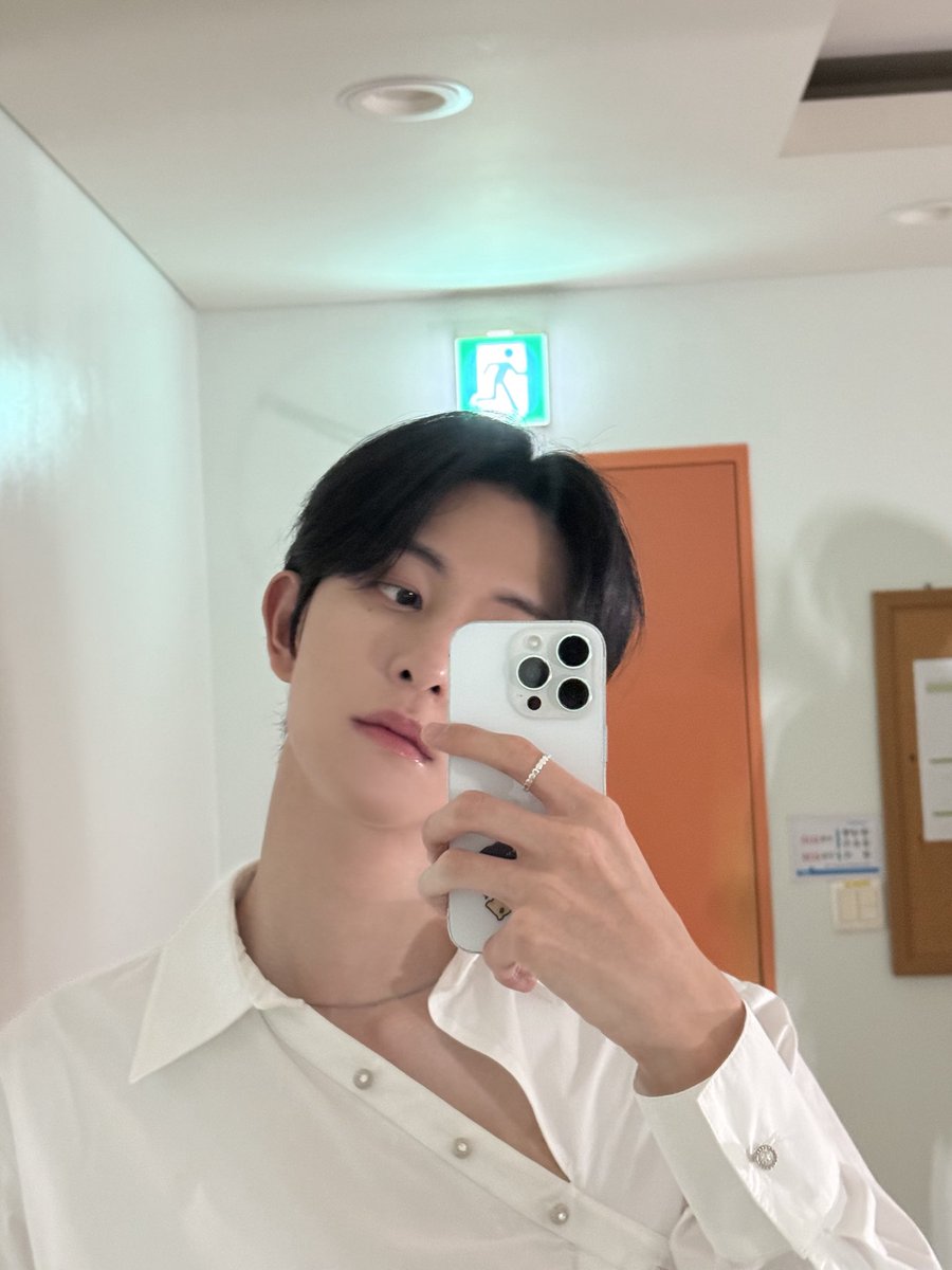 MEMBERS_8TURN's tweet photo. 안녕 일렉하🥹

#8TURN #에잇턴 #エイトターン
#경민 #KYUNGMIN #ギョンミン https://t.co/RQ5Yrx3xgh