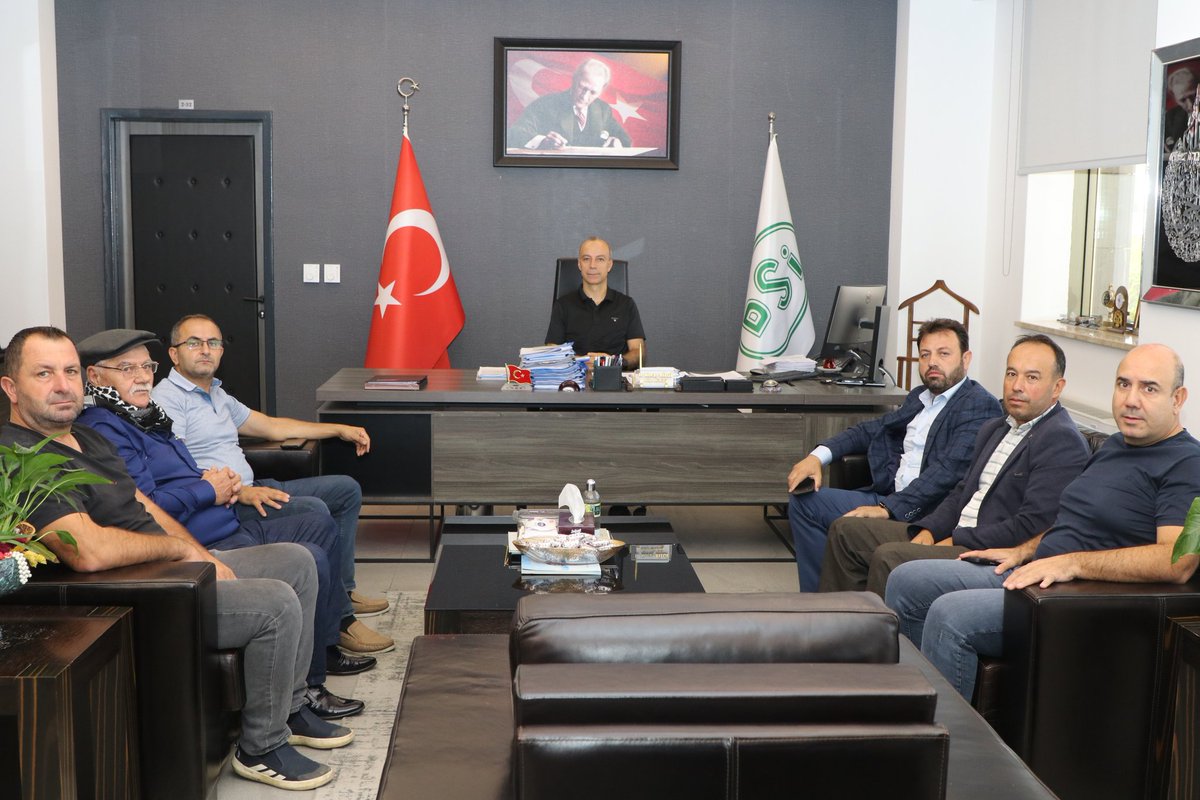 AK Parti Bayındır İlçe Başkanı Sn. Mehmet Gelir, DSİ 2. Bölge Müdürümüz Hüseyin Koray Bilgi'yi makamında ziyaret etti.