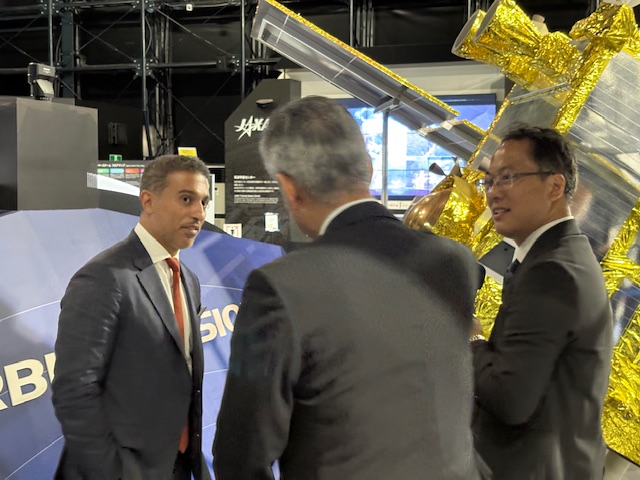 ISAS_JAXA_EN's tweet image. H.E. Ahmed Belhoul Al Falasi, UAE Minister of Sports &amp;amp; UAE Space Agency Chair, and UAE Space Agency DG Salem Al Qubaisi visited JAXA Tsukuba. ISAS DG Fujimoto presented ISAS activities, and Deputy DG Tsuda briefed the visitors on Hayabusa2, which they followed with great interest