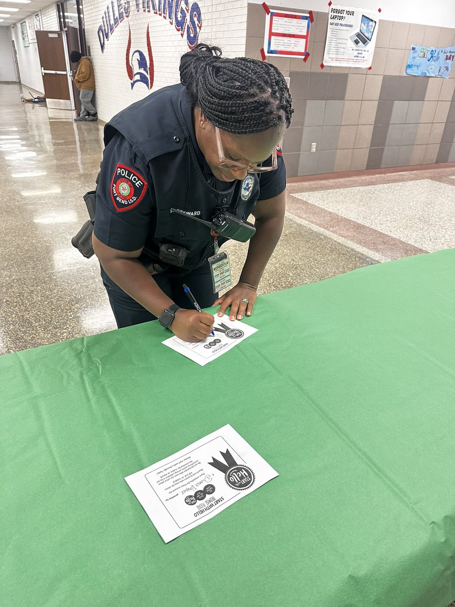 DonnaBolden10's tweet image. Our DMS School Officer joined us in signing the #StartWithHello Pledge! 💚 Together, we’re building a safer, kinder, and more connected school community. #HelloWeek #SayHello”@sandyhook @FBISDCounselors