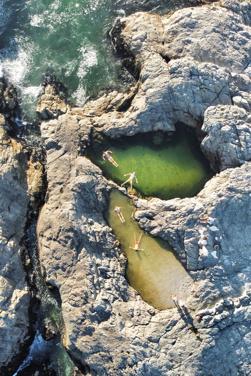 In our latest issue @Jaredincpt shares hist love of the West Coast and two of his favourite spots to stay: Dune Rose in Yzerfontein and Gonana in Paternoster. buff.ly/uMnVsWW