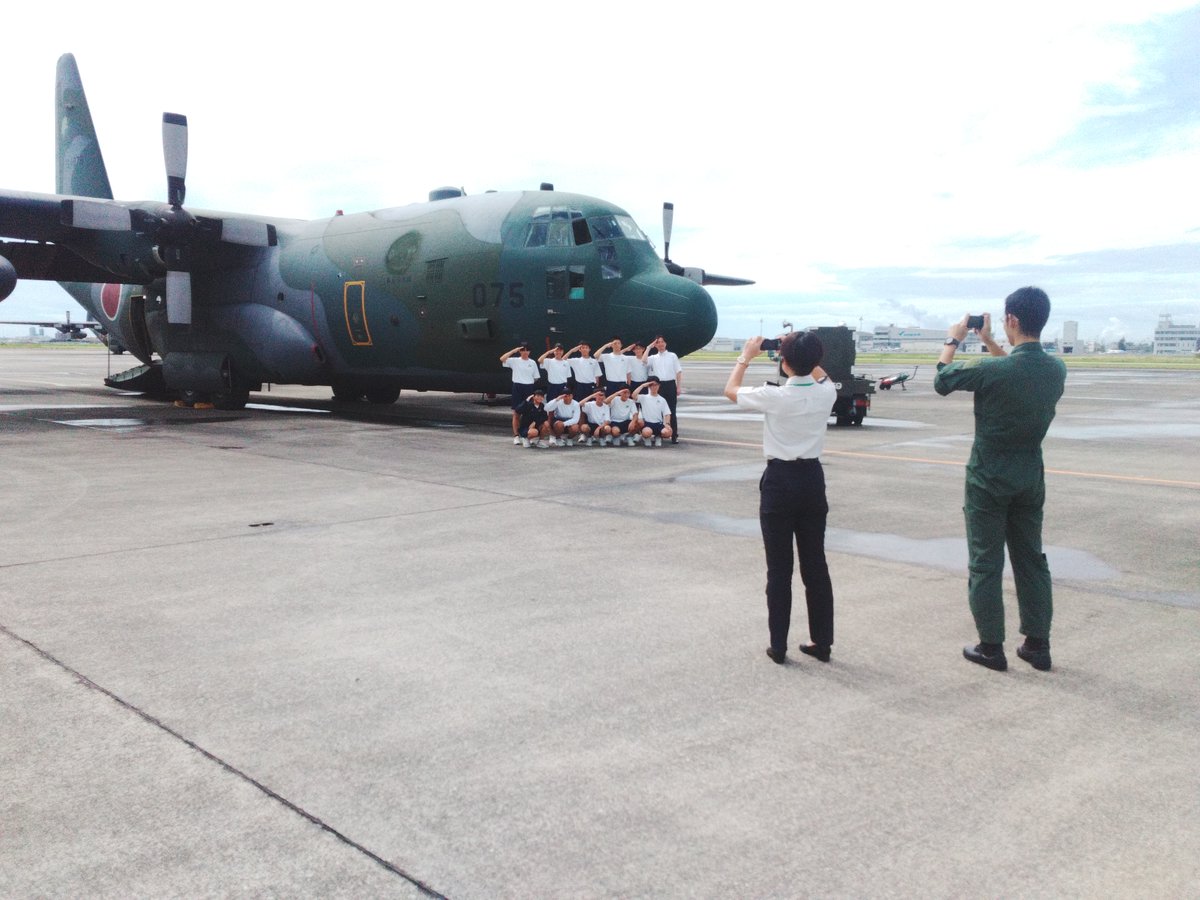 【職場体験の先生あるある】
先生が一番うなづいている
先生が一番熱心に聞いている
先生が一番感動している
先生が一番喜んでいる
先生が一番楽しそう
先生もぜひ、職場体験学習に引率で参加してください

#岡崎出張所　＃職場体験　＃小牧基地　＃豊川駐屯地