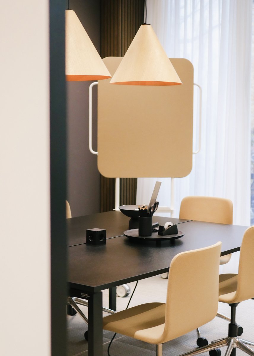 Edge_Workspaces's tweet image. Elegant, cozy, sustainable. warm, professional, smart.
All these features - one workspace.

Thanks to @nornorm - and our recent cooperation - for these beautiful pictures!
#EDGEWorkspaces #WhereWellbeingWorks