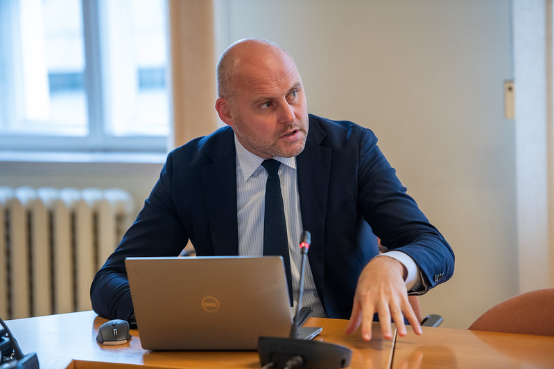 ❗️ “Mums jābūt tikai vienai superprioritātei – drošībai. Tāpēc šobrīd jāliek malā tādi megadārgi, birokrātiju un formālismu audzējoši politprojekti kā klimata mērķi. Tam mums nav ne laika, ne naudas. Fokusam jābūt uz pašu galveno, mūsu valsts un cilvēku aizsardzību,” APVIENOTĀ