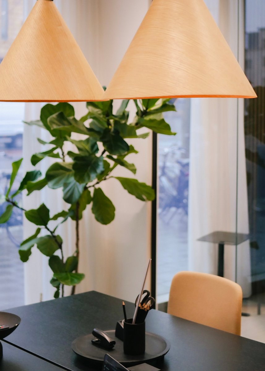 Edge_Workspaces's tweet image. Elegant, cozy, sustainable. warm, professional, smart.
All these features - one workspace.

Thanks to @nornorm - and our recent cooperation - for these beautiful pictures!
#EDGEWorkspaces #WhereWellbeingWorks