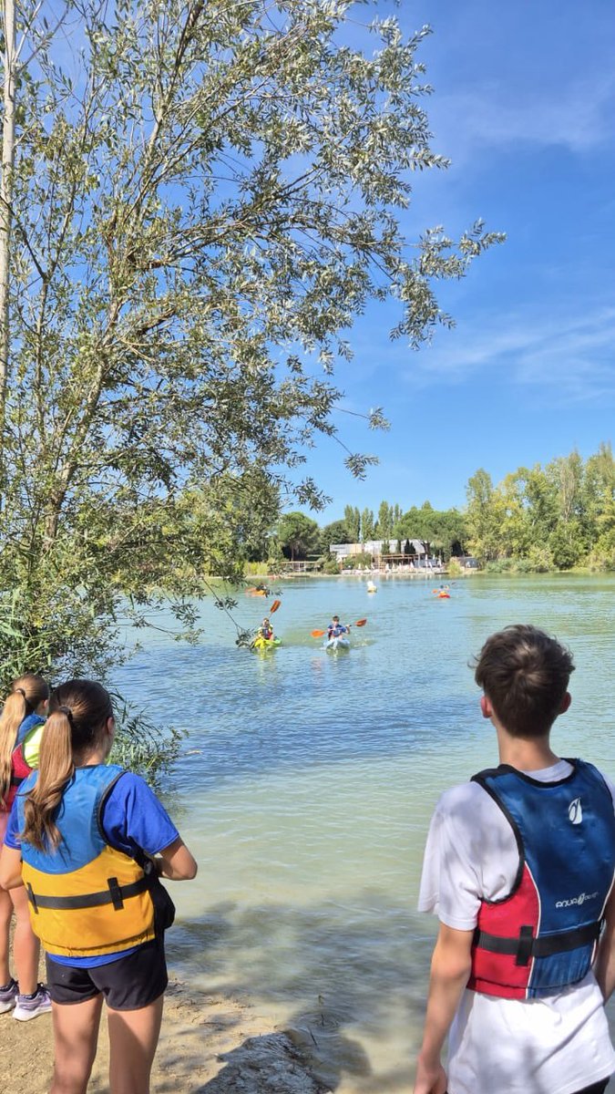 Unss47's tweet photo. 12 lycées, 3 épreuves : 
course d’orientation en relais 🗺️, bike &amp; run 🚴🏃 et canoë 🛶… 
Challenge Raid à Passeligne à l’occasion de la #JNSS2025 ! 
Bravo à tous les participants 🙌 @AggloAgen @VilleAgen @UNSSNat @dsden47 #SportPourTous https://t.co/TTpbJFouNp
