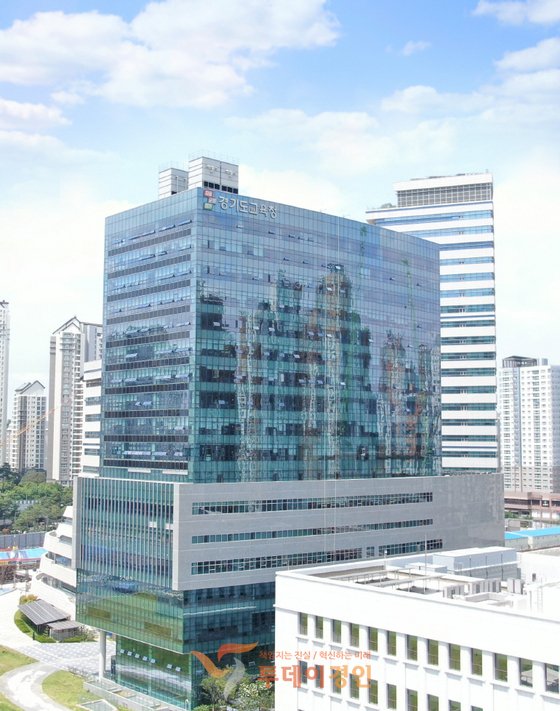 todaykin2021's tweet image. [경기도교육청] 다문화학생 위한 ‘한국어랭귀지스쿨 3섹터 온라인 과정’ 시범 운영
#경기도교육청 #다문화교육 #한국어랭귀지스쿨 #KLS #온라인교육 #AI튜터 #한국어학습 #글로벌교육
todaykin.com/14638