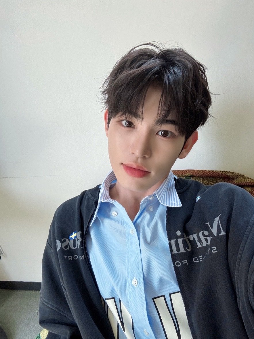 MINJE_FRANCE's tweet photo. ▂ ▃ ▄ ▅ ▆ ▇ FANS █ ▇ ▆ ▅ ▄ ▂

╰┈➤ Nouvelles photos 

@KICKFLIP_FAN_FR
#민제 #Minje 
#KickFlip #킥플립 https://t.co/AYGBWYmHFN