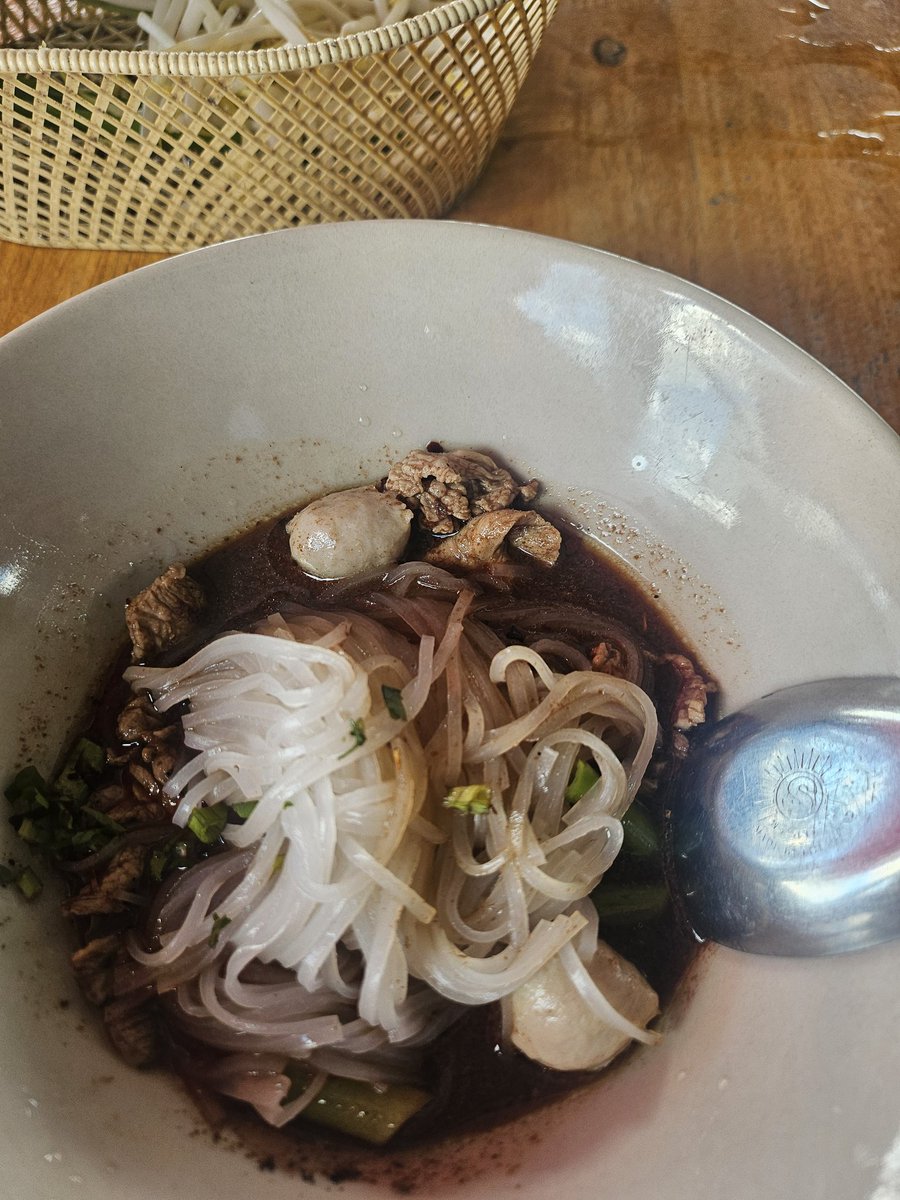 ก๋วยเตี๋ยวชามละ 25 บาทในปัจจุบัน เห็นปริมาณแล้วน้ำตาไหล ต้องสั่งอีกชาม ไม่อิ่มจ้าาาา