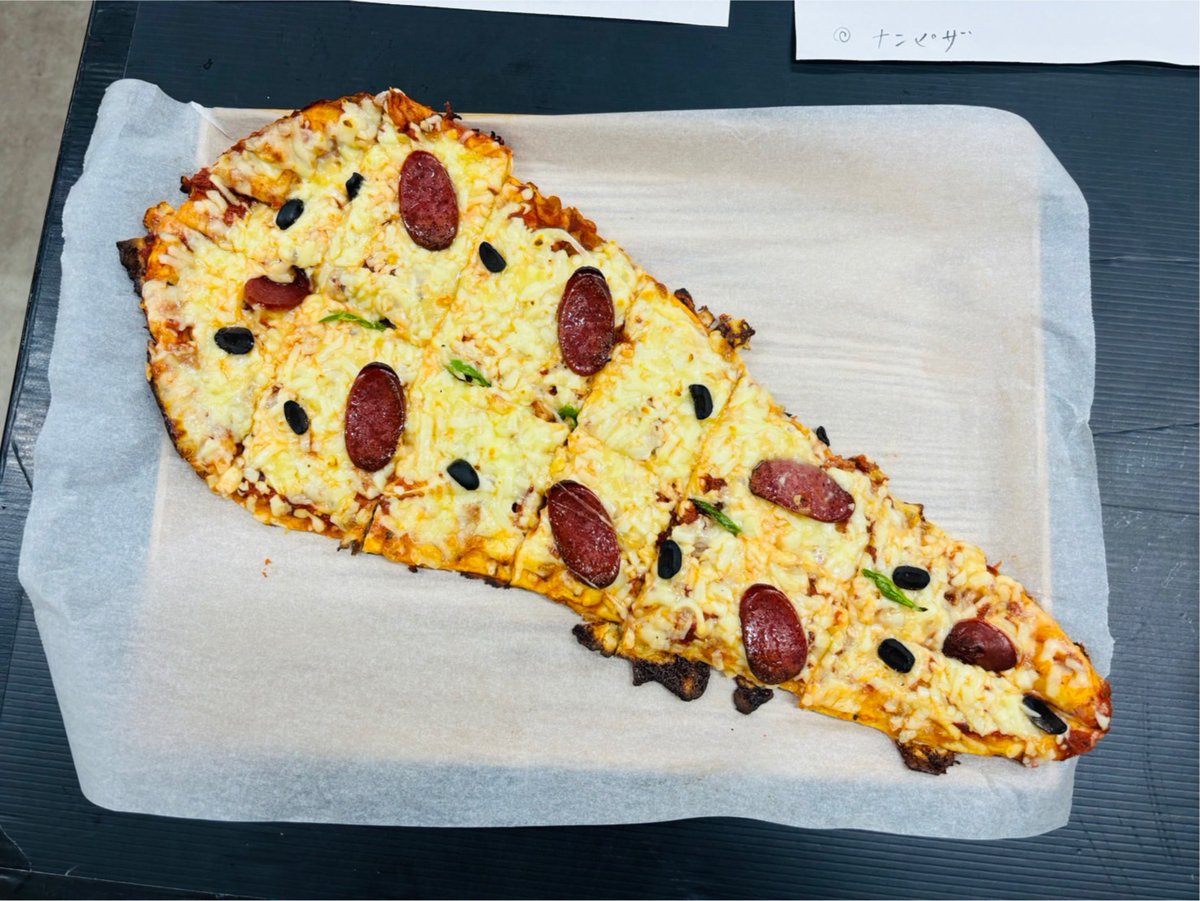 FCT_gotenba's tweet photo. 今回、欧米の方々のバスツアーで43名様がご利用下さいました！
日本食に加えて、餃子やパキスタンカレーを用意しました🍴
中でもカレーやチキンが好評でした😆

不慣れな英語でポストしましたが、文明の力に感謝ですね😂

#日本 #御殿場 #富士山 #ツアー #HALAL https://t.co/EiRJDmXCuV