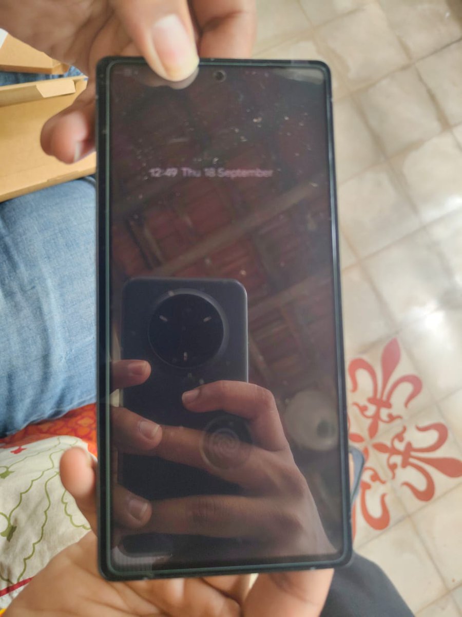 soni_jairaj's tweet image. The page of the company says less ordinary but yet they sell products which are available for 50rs at local railway station in mumbai. 
Had ordered for screenguard for S25 Ultra expecting that a brand like #dailyobjects highlights- does not fit edge to edge, qualityis 👎