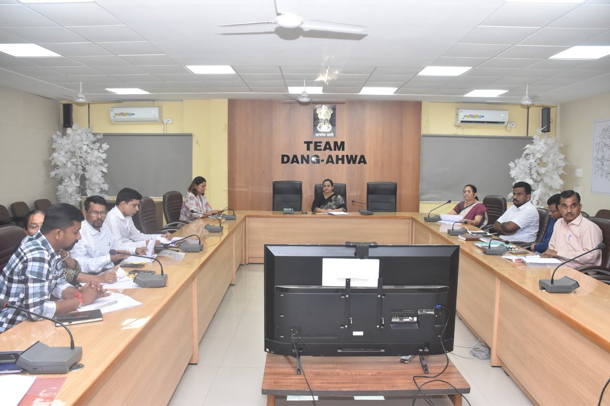 આજરોજ કલેક્ટર કચેરી ખાતે જિલ્લા આયોજન મંડળની સમીક્ષા બેઠક રાખવામાં આવી હતી સદરહું બેઠકમાં વિવિધ વિભાગોના કામગીરીની સમીક્ષા કરી સંબંધિતોને જરૂરી સૂચનો કર્યા.