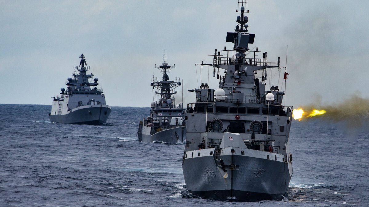 IN_HQENC's tweet photo. #TypicalThursday
𝐅𝐨𝐫𝐦𝐢𝐧𝐠 𝐔𝐩 𝐟𝐨𝐫 𝐭𝐡𝐞 𝐌𝐢𝐬𝐬𝐢𝐨𝐧
#IndianNavy #CombatNavy https://t.co/7WaCylNmIH