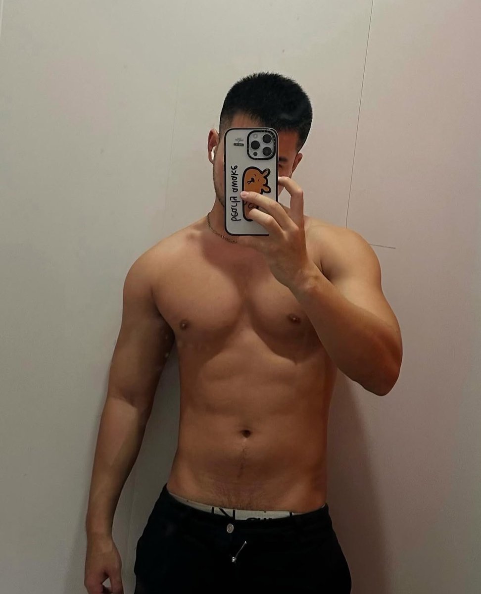 これは私の1年前の写真です。 週末からトレーニングを強化することにしました。😎