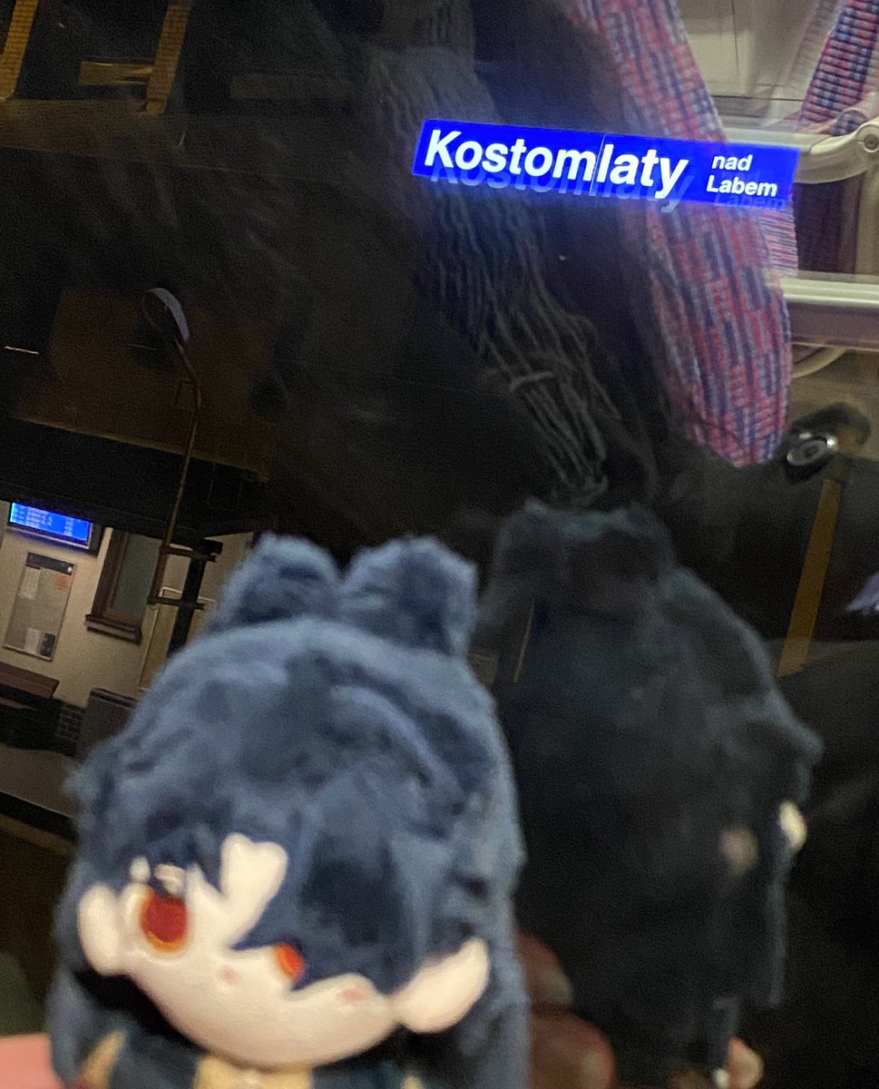 MayaScientia2's tweet photo. These are the only photos I have from the concert (I need to work on that).. but I just wanted to say, thank you for making this evening unforgatable! I love this community, you guys are like my second family. I hope to see you soon again! Sending kisses 🤍 https://t.co/H9n7O6CbQS