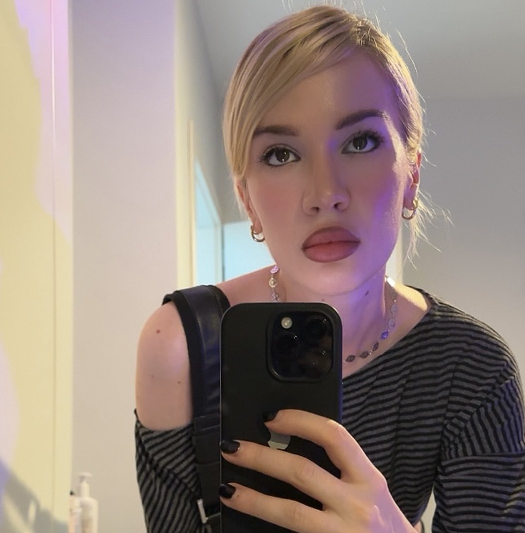 Alisa ne botën e çudirave tweet media