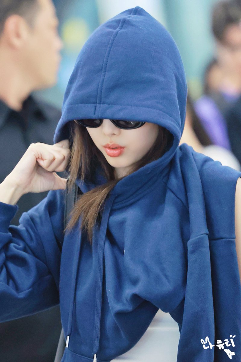 250918 

멋있다🩵

#나연 #NAYEON #ナヨン  
#TWICE #트와이스