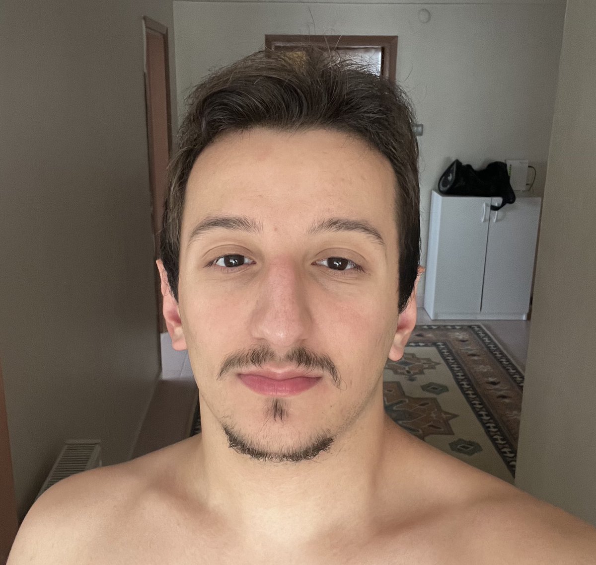 oglum yaz bitti elimiz yuzumuz duzeldi amk yeminle bu boklu mevsimi de sevmiyoruz kaybolsun gunes gitsin