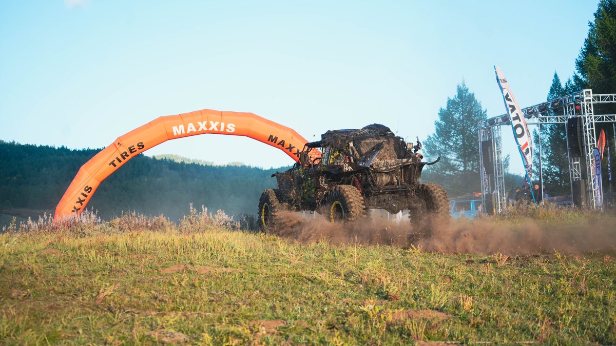 MaxxisMongolia's tweet photo. 🏆 “ЗЭРЛЭГ” 4Х4 – ЯЛАЛТЫН АГШИН!
Бартаа саад бэрх замыг давж, шороо тоосыг ардаа үлдээж,
эр зориг, ур чадвараараа ялалт байгуулсан жолооч нарт баяр хүргэе!
Энэ бол өөрийгөө ялан дийлсэн торгон агшин!
#ЗЭРЛЭГ4х4 #БартаатЗамынЯлалт #OffroadMongolia #Adrenaline https://t.co/DLLx9mIIND