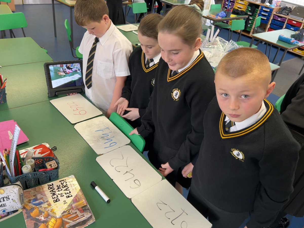 ctrps1's tweet image. P5D have been loving their practical place value activities — hands-on learning at its best! 🧠🔢 #MathsIsFun #PlaceValue #ActiveLearning